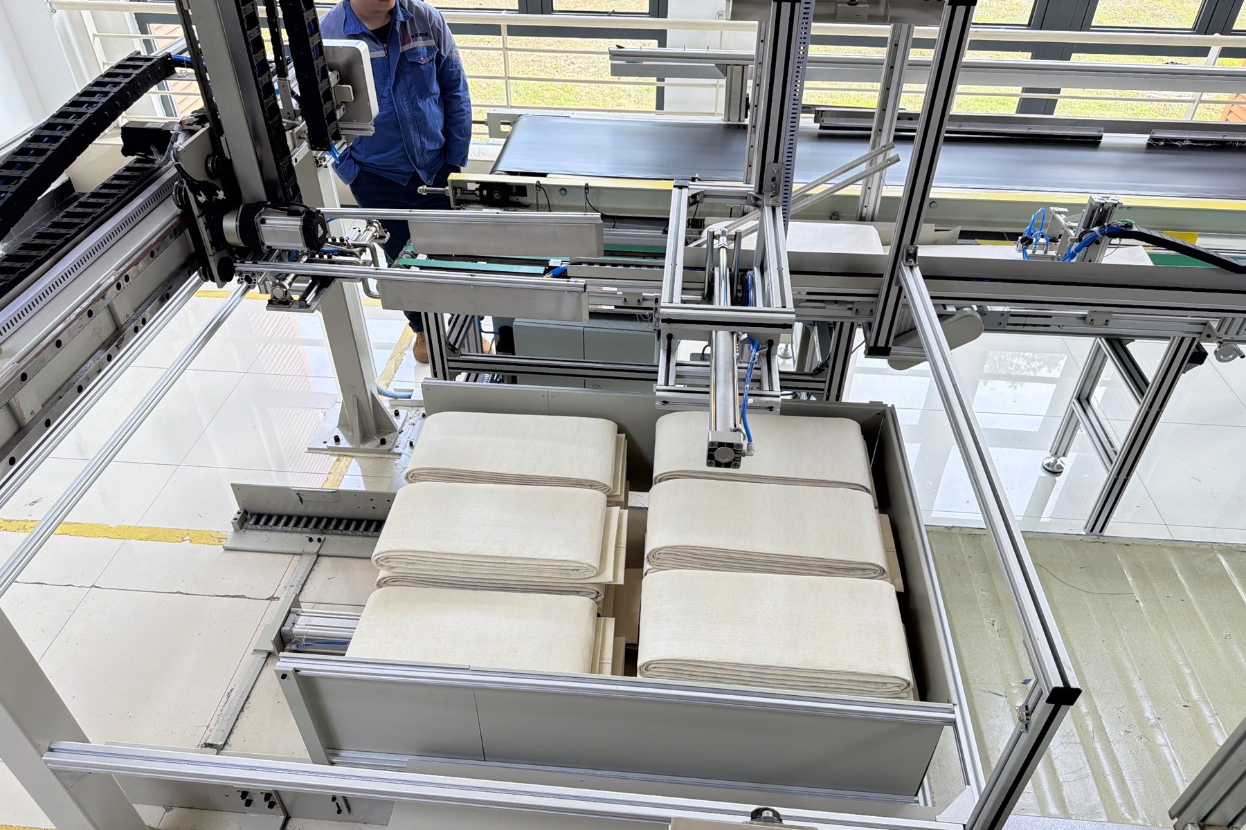 Automatic Filter Bag Folding and Stacking System Automatically Folding and Palletizing Finished Filter Bags